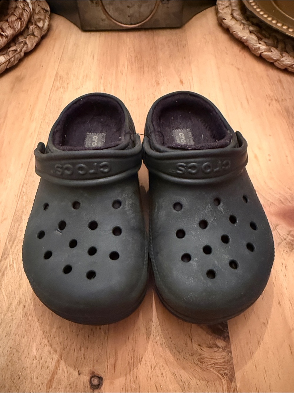 Crocs Kids Classic Lined Clogs Black Fuzzy Fleece Slippers Size J1